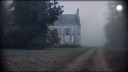 Une mystérieuse maison au cœur de la forêt.