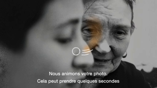 On voit l'écran d'une application qui écrit "nous animons votre photo. Cela peut prendre quelques secondes." On voir Rosette, la grand-mère, sur la photo.