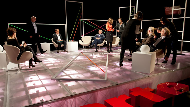 Le plateau de l'émission Thema, présentée par Emilie Aubry et Andrea Fies.