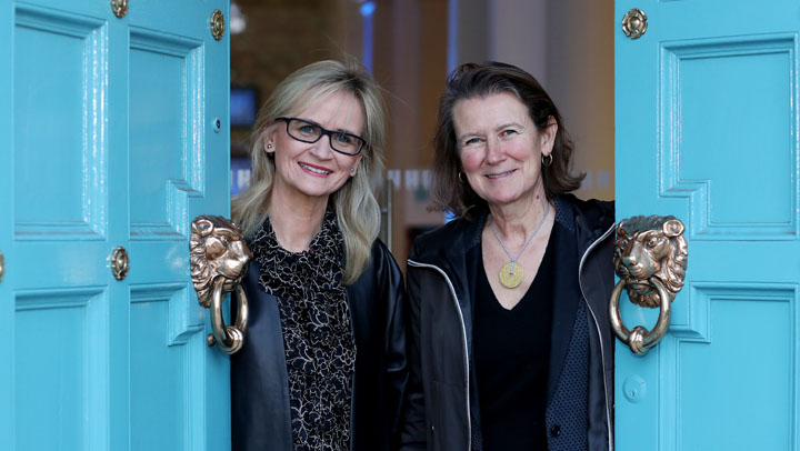 Dee Forbes & Anne Durupty, Dublin Anne Durupty und Dee Forbes haben den Assoziierungsvertrag in Dublin unterschrieben, 2016.