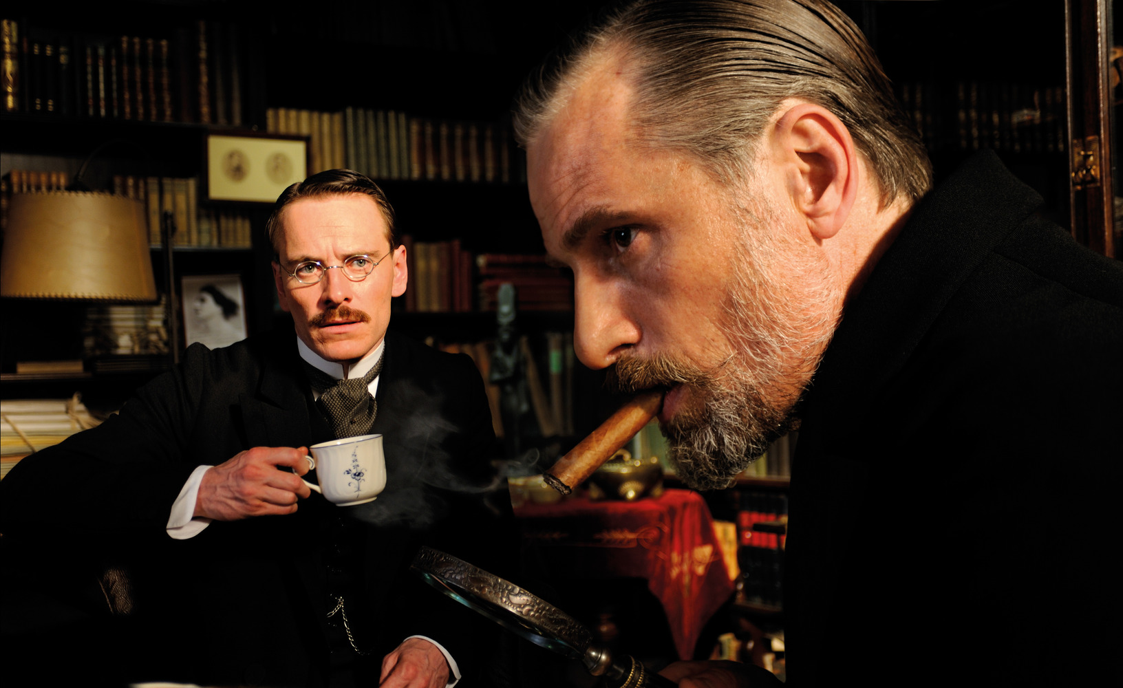 Michael Fassbender et Viggo Mortensen dans A Dangerous Method