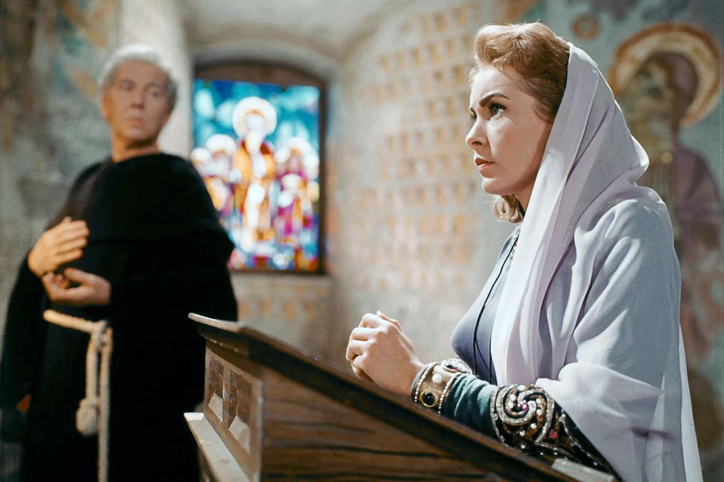 Zur ARTE-Sendung Schwerpunkt: Festtagsprogramm Kirk Douglas Die Wikinger 1868188: Prinzessin Morgana (Janet Leigh) hofft auf göttlichen Beistand, auch durch Vater Godwin (Alexander Knox). © Metro-Goldwyn-Mayer Studios Inc. Foto: ZDF Honorarfreie Verwendung nur im Zusammenhang mit genannter Sendung und bei folgender Nennung "Bild: Sendeanstalt/Copyright". Andere Verwendungen nur nach vorheriger Absprache: ARTE-Bildredaktion, Silke Wölk Tel.: +33 3 881 422 25, E-Mail: bildredaktion@arte.tv