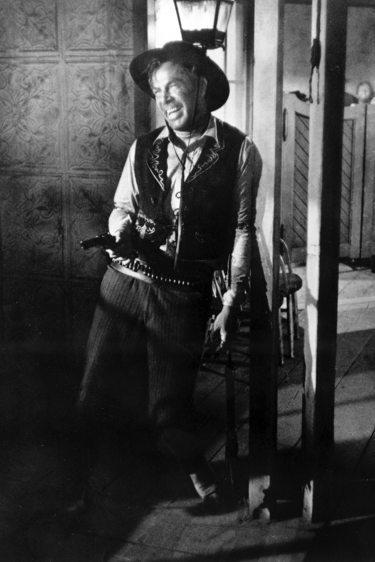 Zur ARTE-Sendung Der Mann, der Liberty Valance erschoss 1864207: Noch glaubt sich Gangster Liberty Valance (Lee Marvin) siegessicher. Doch wer wird zuerst schießen? Valance, Stoddard oder doch jemand ganz anderes? © 2016 Paramount Pictures/All Rights Reserved Foto: ARD Honorarfreie Verwendung nur im Zusammenhang mit genannter Sendung und bei folgender Nennung "Bild: Sendeanstalt/Copyright". Andere Verwendungen nur nach vorheriger Absprache: ARTE-Bildredaktion, Silke Wölk Tel.: +33 3 881 422 25, E-Mail: bildredaktion@arte.tv