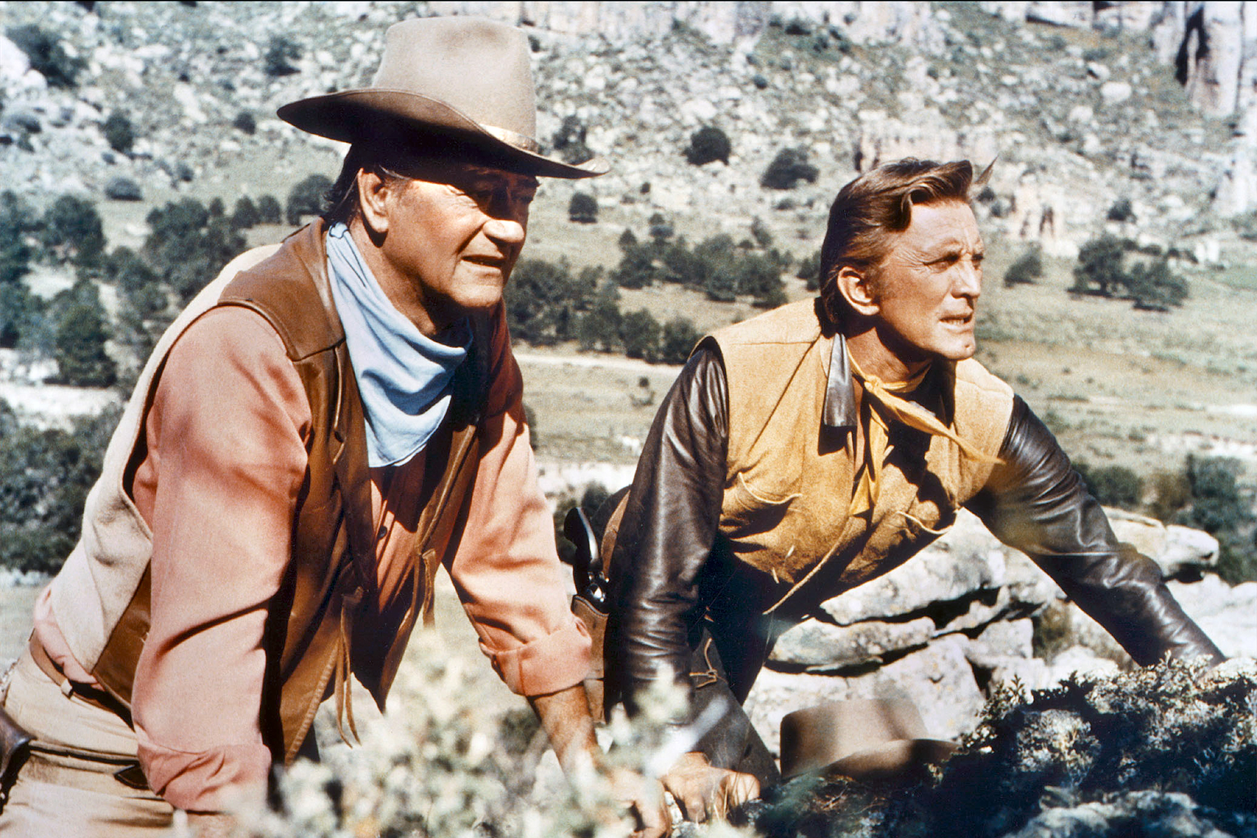 John Wayne et Kirk Douglas dans La Caravane de feu de Burt Kennedy
