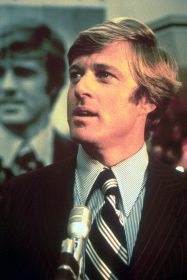 Zur ARTE-Sendung Bill McKay - Der Kandidat 1: Bill McKay (Robert Redford) will nicht wie die anderen Kandidaten sein. Foto: ARTE Honorarfreie Verwendung nur im Zusammenhang mit genannter Sendung und bei folgender Nennung "Bild: Sendeanstalt/Copyright". Andere Verwendungen nur nach vorheriger Absprache: ARTE-Bildredaktion, Silke Wölk Tel.: +33 3 881 422 25, E-Mail: bildredaktion@arte.tv