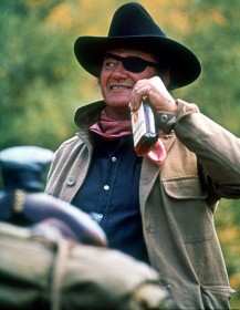 John Wayne dans Cent Dollars pour un shérif © Paramount Pictures