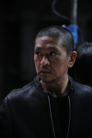 Hitoshi Matsumoto sur le tournage de son nouveau film Scabbard Samurai.