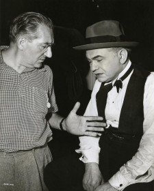 Fritz Lang et Edward G. Robinson sur le tournage de La Rue rouge (1945)