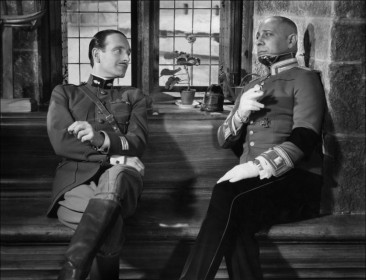 Pierre Fresnay et Erich von Stroheim dans La Grande Illusion