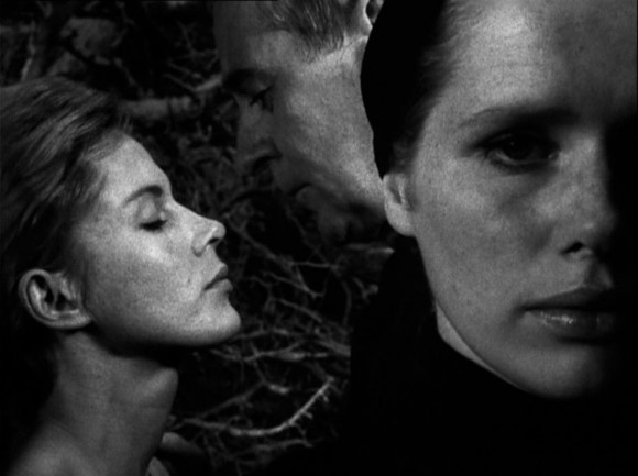 Bibi Andersson et Liv Ullman dansPersona