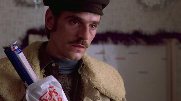 Jeremy Irons dans Travail au noir de Jerzy Skolimowski