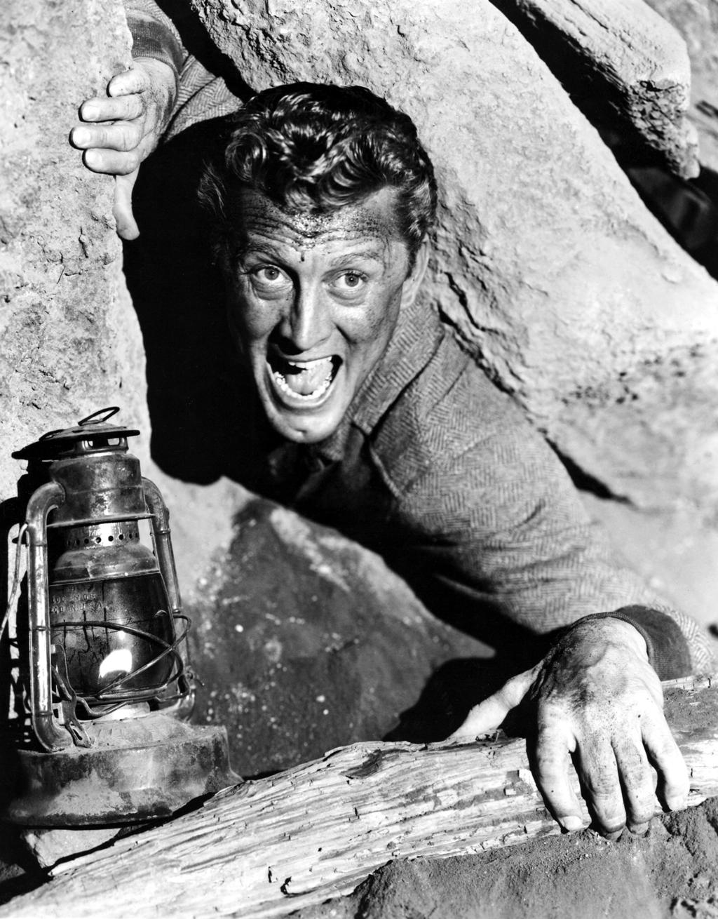 Kirk Douglas dans Le Gouffre aux chimères