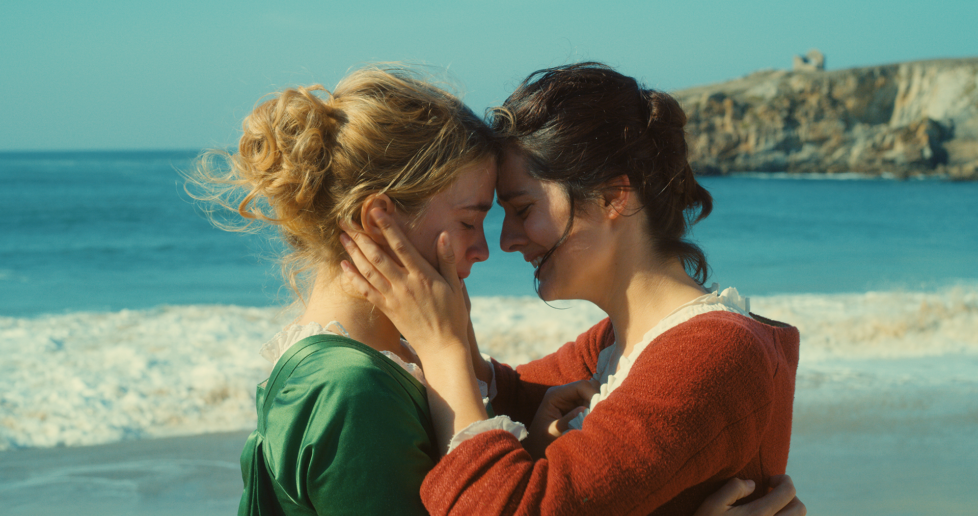 Adèle Haenel et Noémie Merlant dans Portrait de la jeune fille en feu de Céline Sciamma