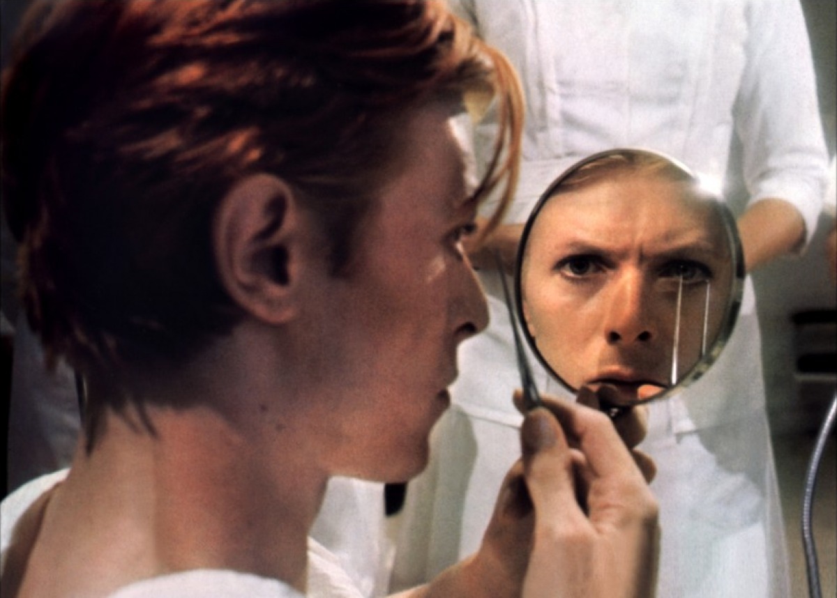 David Bowie dans L'homme qui venait d'ailleurs de Nicolas Roeg