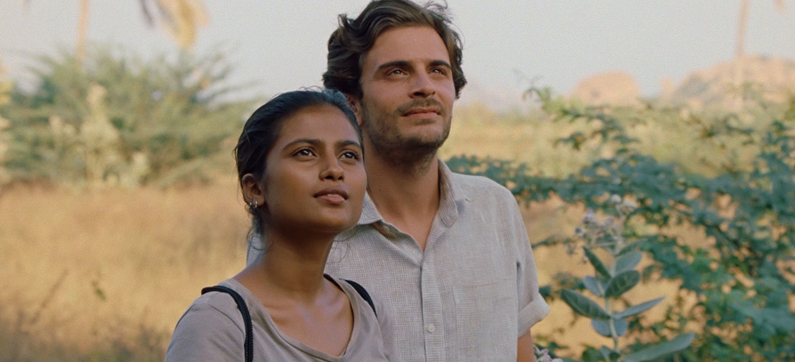A Banerjee et Roman Kolinka dans Maya de Mia Hansen-Løve