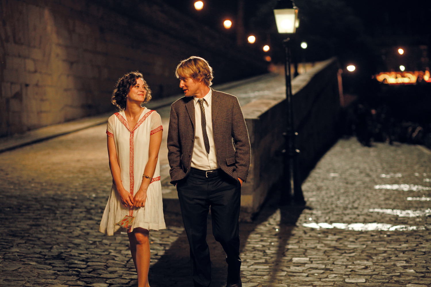 Marion Cotillard et Owen Wilson dans Minuit à Paris de Woody Allen