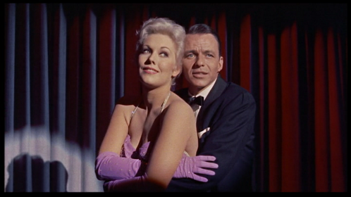 Kim Novak et Frank Sinatra dans La Blonde ou la rousse