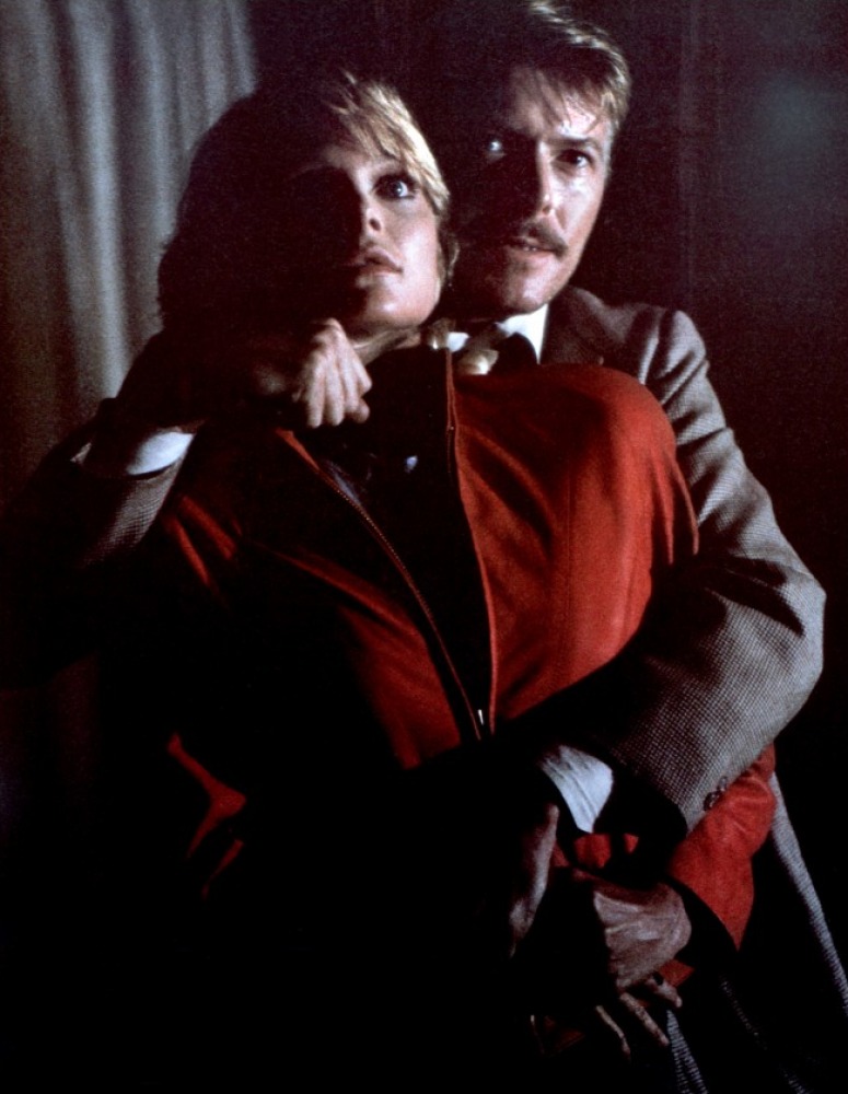 Michelle Pfeiffer et David Bowie dans Série noire pour une nuit blanche