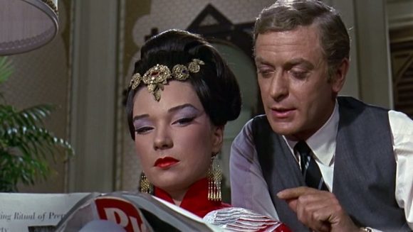 Shirley MacLaine et Michael Caine dans Un hold-up extraordinaire de Ronald Neame